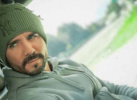 Su color favorito es el verde.