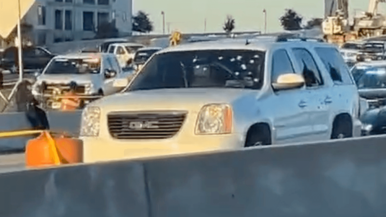 Oficiales abaten a sospechoso de dispararles en plena autopista del norte de Texas