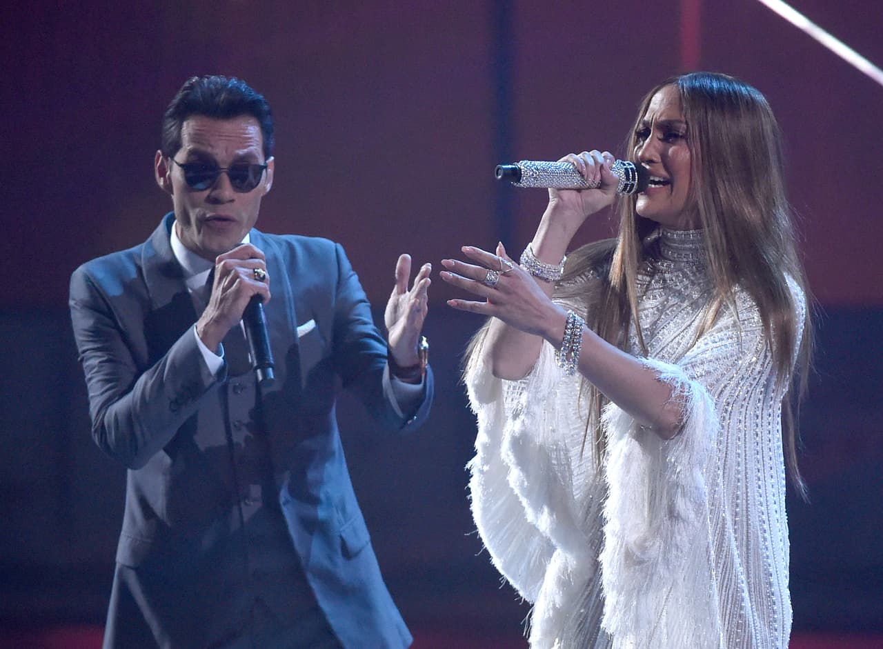 En el verano de 2004, Marc Anthony y Jennifer López se casaron en una íntima ceremonia en Beverly Hills. De este matrimonio nacieron los 
<b><a href="https://www.univision.com/famosos/ni-jlo-ni-marc-a-rod-fue-el-primero-en-felicitar-en-su-cumpleanos-a-los-mellizos-emme-y-max-fotos">mellizos Emme y Max</a></b>.