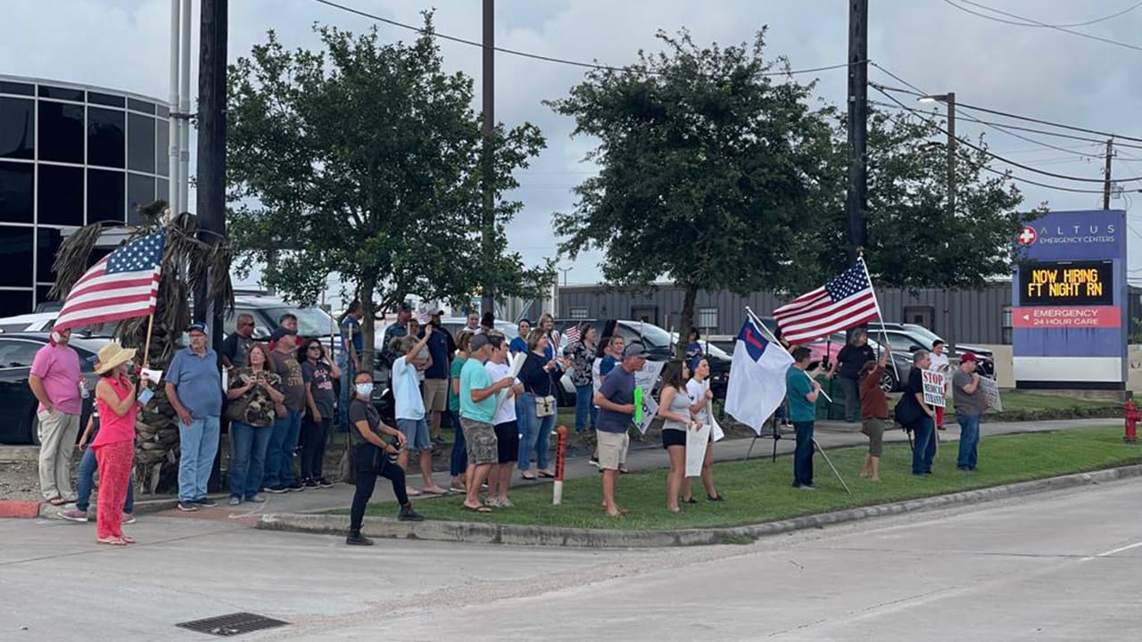 El pasado lunes 7 de junio, cientos de manifestantes se congregaron a las afueras del 
<a href="https://www.houstonmethodist.org/locations/baytown/" target="_blank">hospital Metodista de Baytown</a> para protestar por lo que consideran una injusticia.