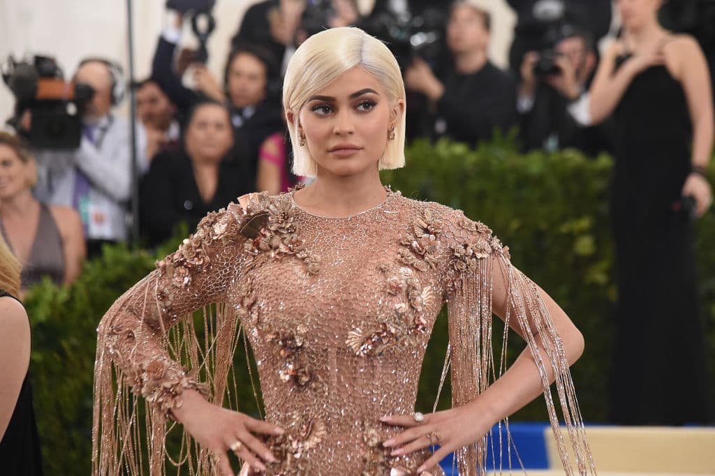Kylie Jenner considera que hizo un buen trabajo para superar ese problema, pero existen abusivos en todas partes, Por lo que reveló su pasado para que otras personas que sufren abusos sepan que no están solas.
<br>