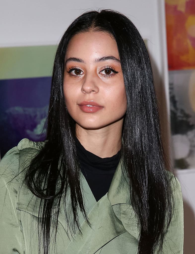 Su papel de Maddy Perez destaca su personalidad segura, empática, extrovertida y sociable. Aun cuando tiene grandes cualidades, vive momentos de intenso terror al ser abusada físicamente, emocionalmente y psicológicamente por su pareja, Nate.
<br>
<br>Interacciones que habrían sido demasiado fuertes para interpretar en su adolescencia (la foto es del 2014).