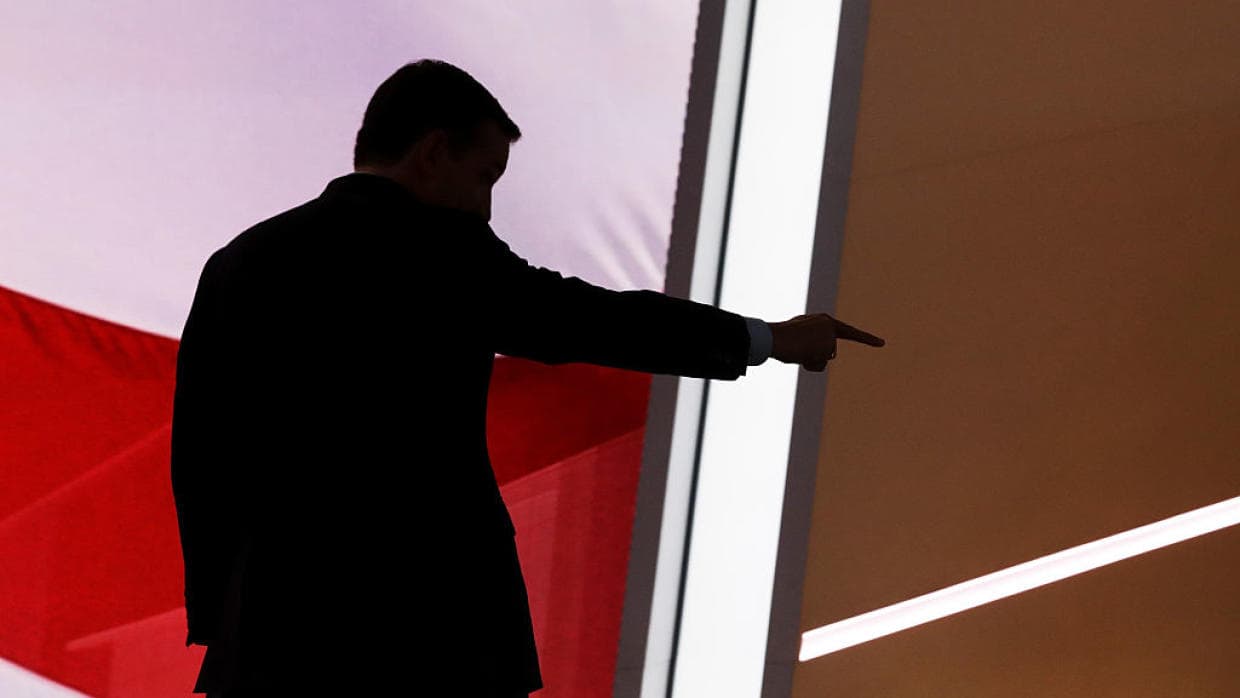 Ted Cruz explica por qué no apoya a Trump: "No voy a llegar como un perro servil después de que atacan a mi esposa"
