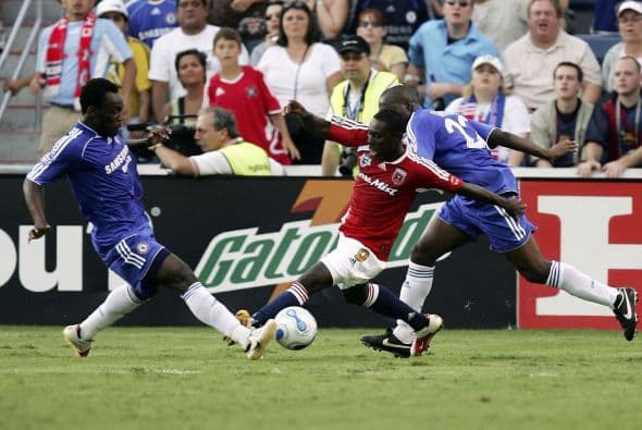 El ghanés Michael Essien fue durante años referente del Chelsea y del fútbol africano en general. Essien jugó con el cuadro inglés en el All Star del 2006.