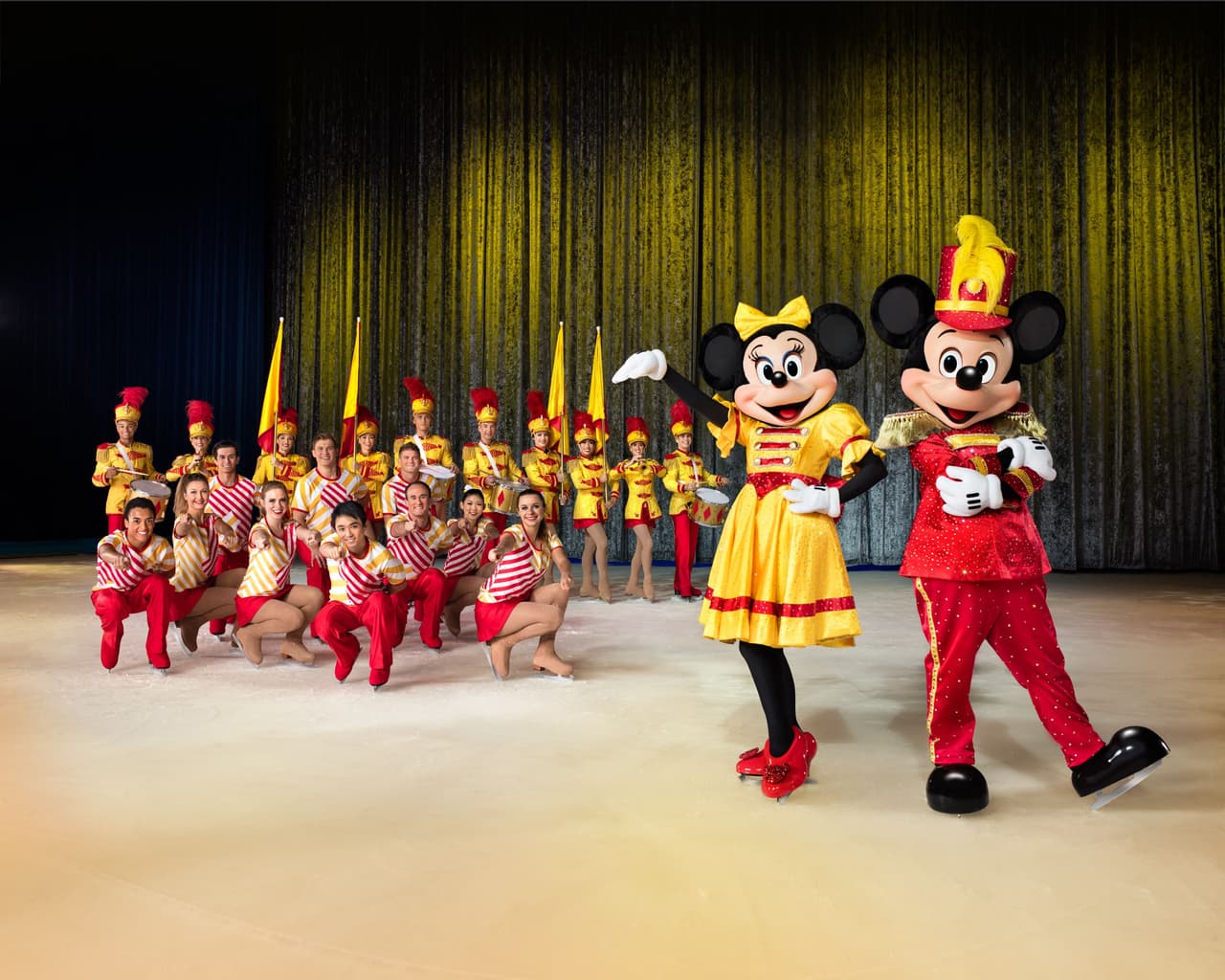 En Disney On Ice podrás ver un desfile, dirigido por Mickey Mouse, Minnie Mouse y el pato Donald con más de 50 personajes.