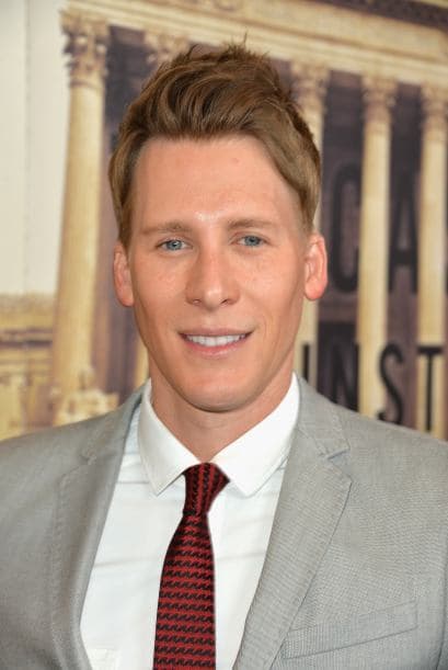 Dustin Lance Black: "Hace seis años le prometí a la gente LGBT que habría igualdad. Hoy es una pieza monumental en el rompecabezas. #LoveWins".