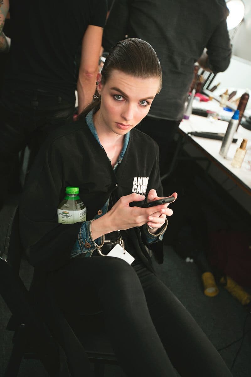 Todo el 'team' de Karigam estaba muy feliz por el debut de la firma después de siete años de pertenecer a la industria de la moda. Las selfies no se hicieron esperar. Diseñador Karigam. NYFW, Spring/Summer 2016 - 11/09/2015.