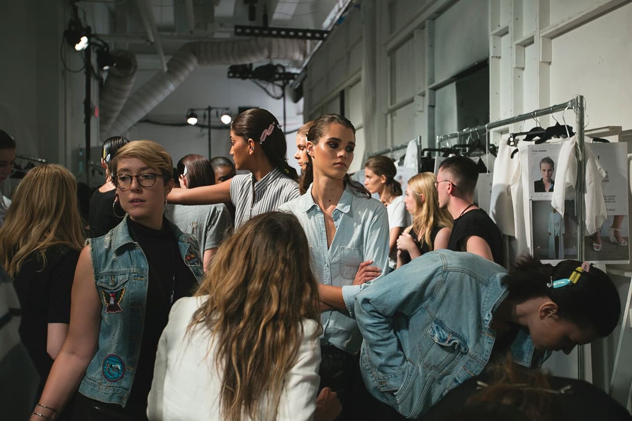 Todo el 'team' de Karigam estaba muy feliz por el debut de la firma después de siete años de pertenecer a la industria de la moda. Las selfies no se hicieron esperar. Diseñador Karigam. NYFW, Spring/Summer 2016 - 11/09/2015.