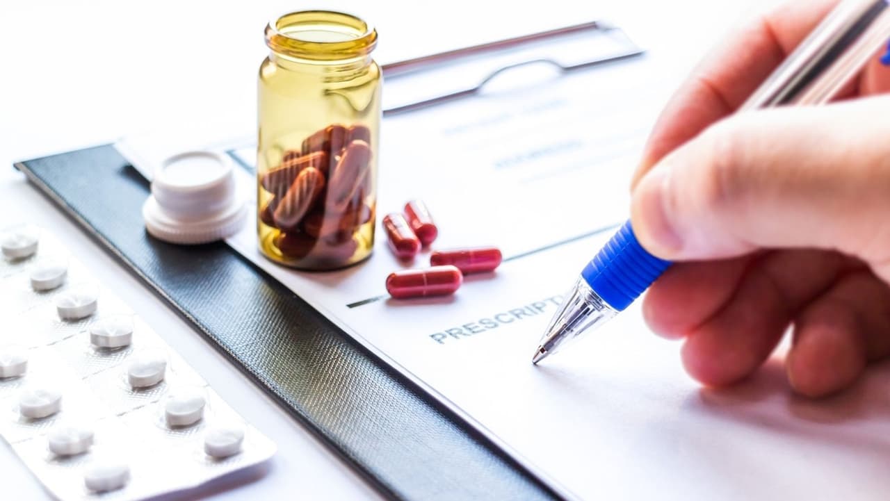 <b>Expansión de la asistencia para recetas</b>: dos proyectos de ley que se promulgaron amplían el grupo de personas mayores elegibles que pueden calificar para el programa de asistencia para recetas PACENET de Pensilvania al aumentar los límites de ingresos en $ 6,000, a $ 33,500 para individuos desde $ 27,500 y a $ 41,500 para parejas casadas desde $ 35,500 . La otra ley relacionada garantiza que aquellos que habían calificado para los programas PACE y PACENET seguirán siendo elegibles independientemente del aumento del 5.9% por costo de vida en sus beneficios de Seguro Social.
<br>
<br>