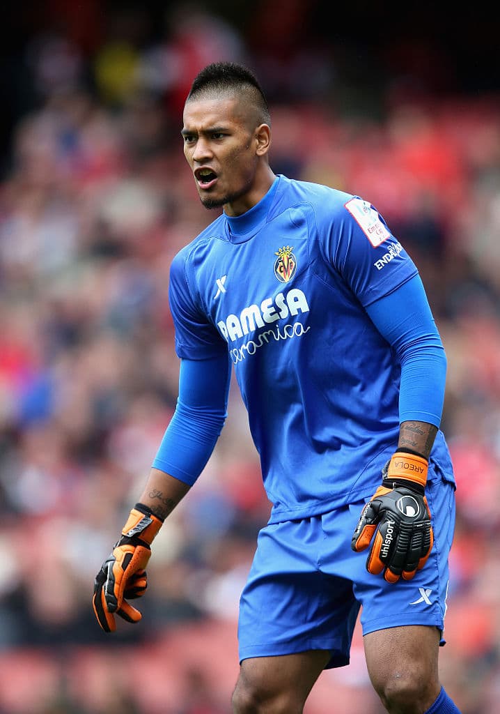 Alphonse hizo una gran temporada le paró un penalti a Messi y al final de temporada, el Villarreal quedó en el cuarto lugar en la Liga BBVA consiguiendo un puesto en la Champions League. Al final de la cesión volvió al PSG y debutó el 13 de septiembre del 2016 contra el Arsenal en la Champions League empatando 1-1.
<br>