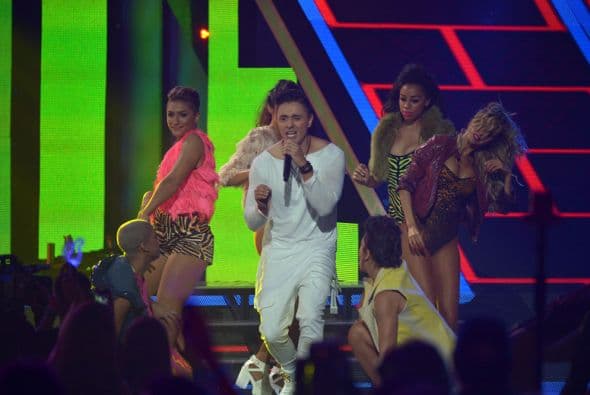 Y logró que el público se pusiera de pie.