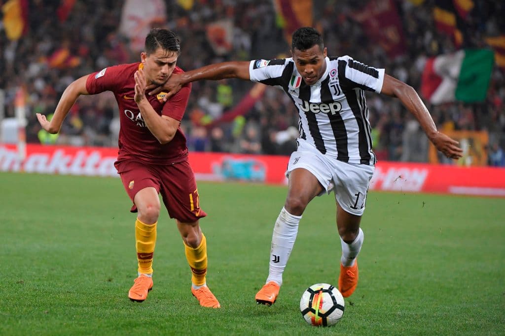 La puja por el brasileño Alex Sandro tiene un nuevo interesado aparte de Manchester United y Chelsea. París Saint-Germain buscará fichar al lateral y presentará su oferta en estos días.