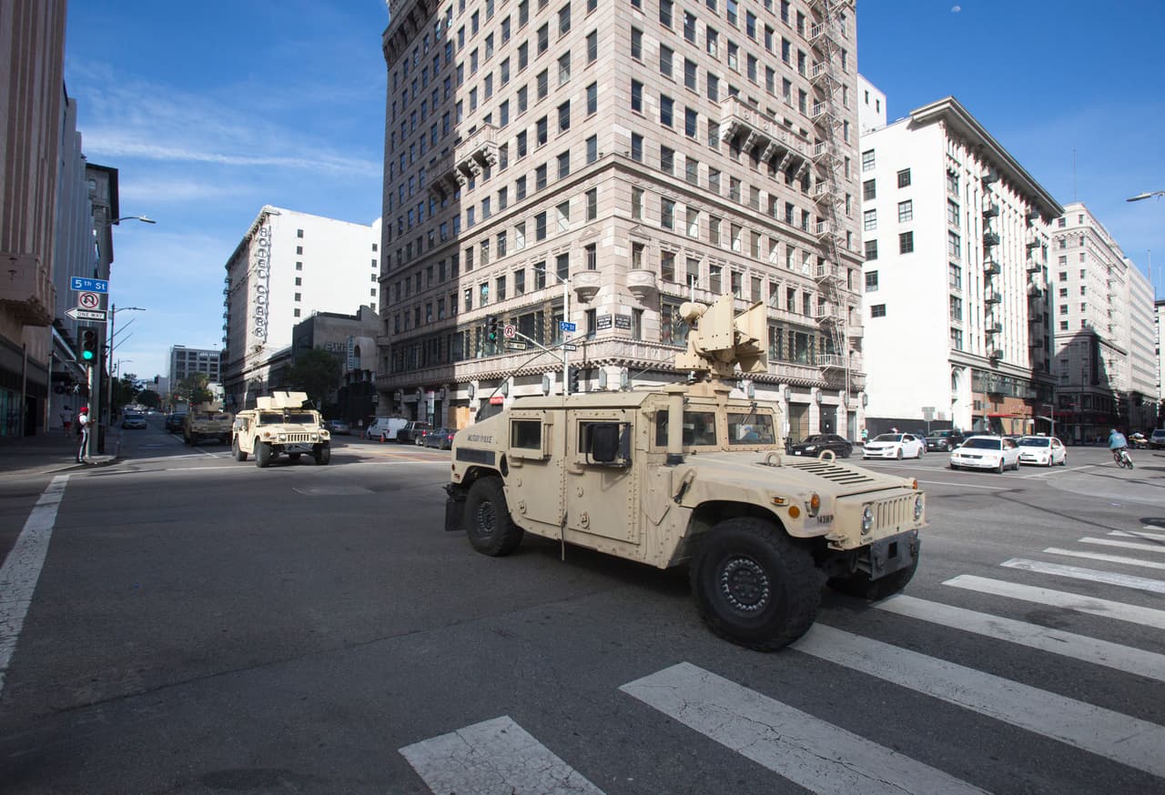 Con toques de queda y el despliegue de tropas de la Guardia Nacional y la policía.