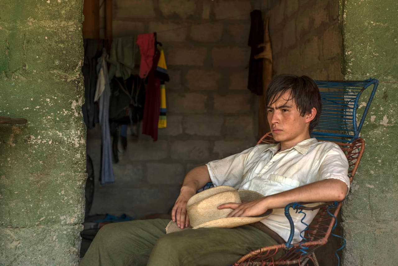 <b><a href="http://www.univision.com/series/el-chapo/marco-de-la-o-es-joaquin-el-chapo-guzman-en-el-chapo">Guzmán Loera</a></b> pasaba las tardes soñando con una vida donde la fortuna lo acompañaba.