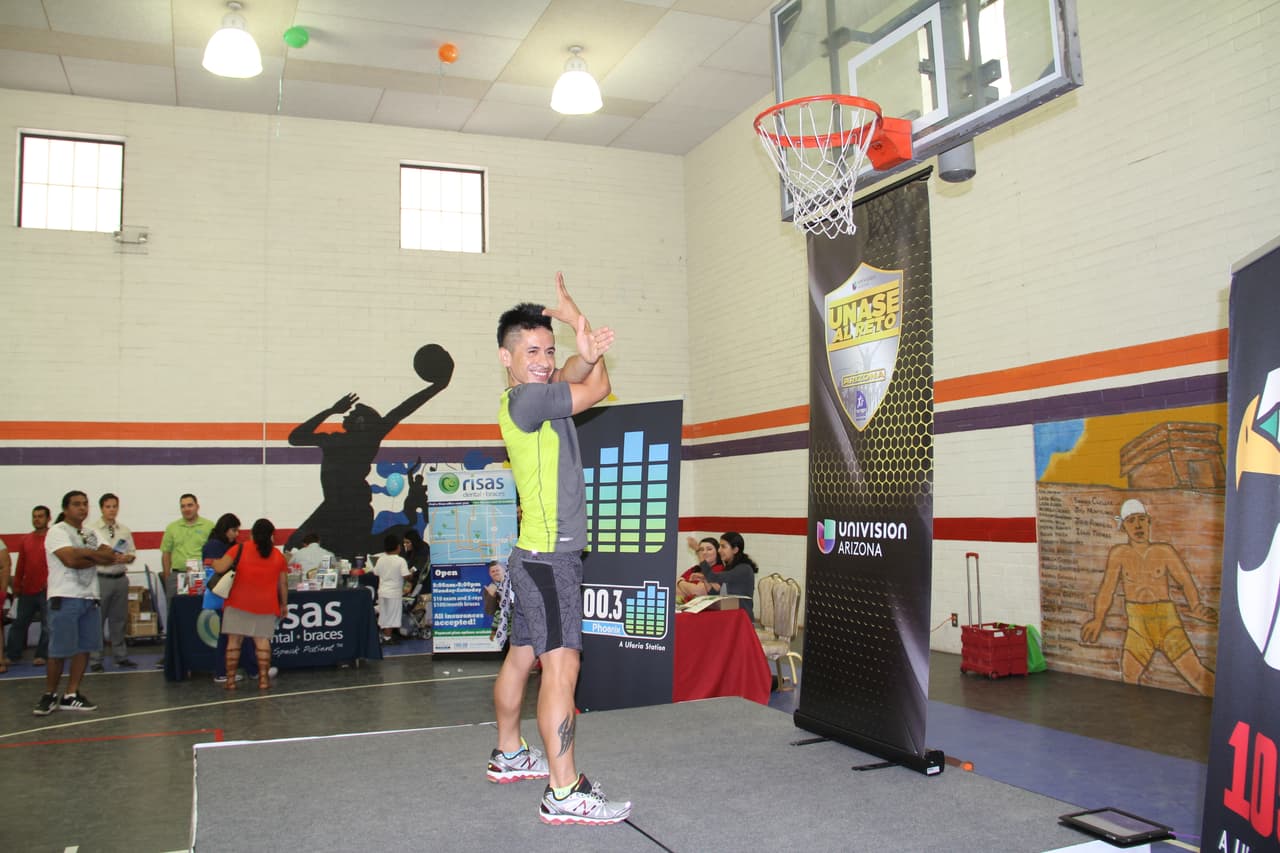 Unas 300 personas asistieron a la feria “Camino a la Salud’, donde se hicieron exámenes gratis, bailaron Zumba y conocieron a la carismática Cecilia Ramírez Harris de Primer Impacto.