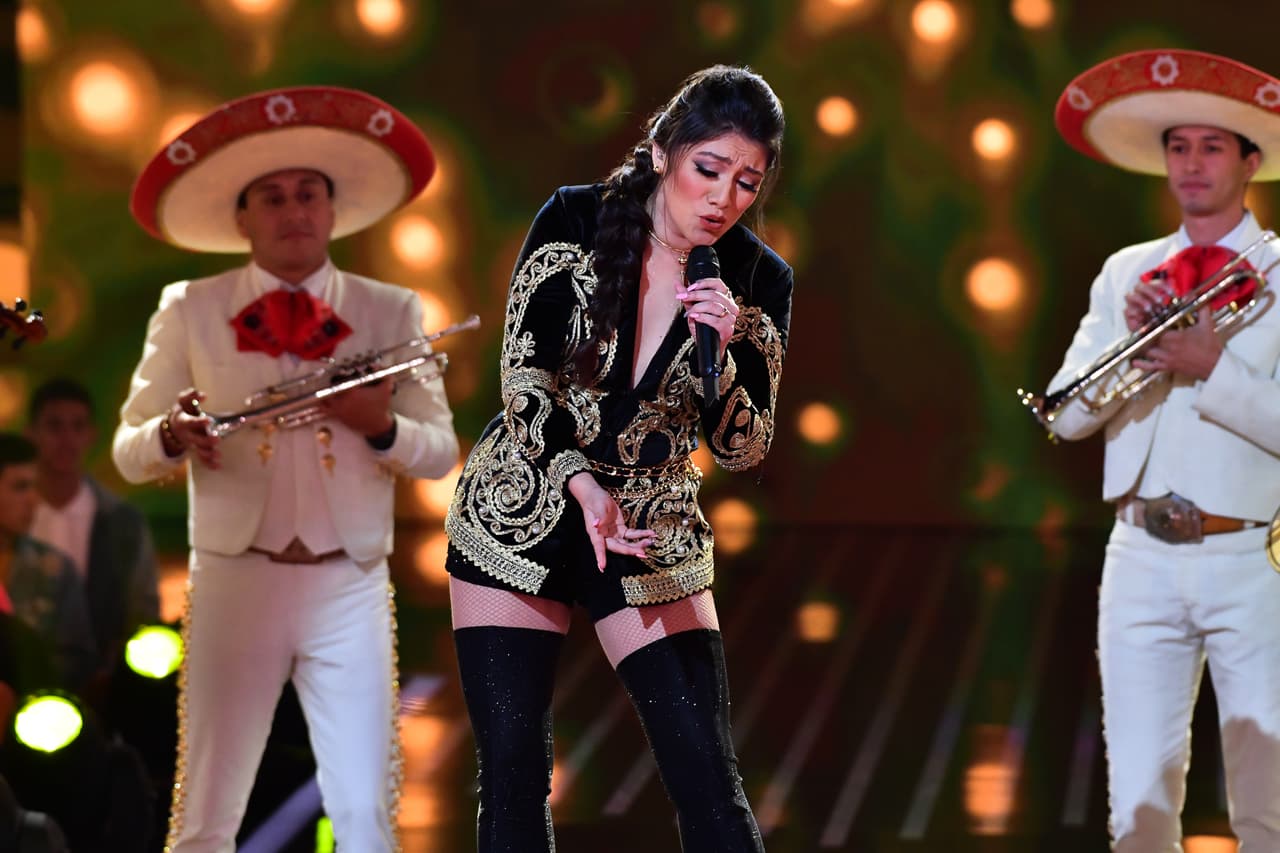 Con un mariachi de fondo, Fátima Poggi da voz a uno de los temas más populares de su admirada 'Selena'. 
<a href="https://www.univision.com/shows/reina-de-la-cancion/fatima-poggi-interpreta-a-selena-y-el-jurado-coincide-pareces-mexicana-video" target="_blank">Tras cantar 'Tú, sólo tú'</a>, el jurado coincide: "Pareces mexicana".
