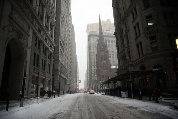 La ciudad que nunca duerme, hoy es azotada por una tormenta que no sólo la ha paralizado, sino que ha dejado a miles varados en aeropuertos nacionales e internacionales. Impresionantes las estampas de #NuevaYork el 26 de enero de 2015, una día para la historia de la 'Gran Manzana'