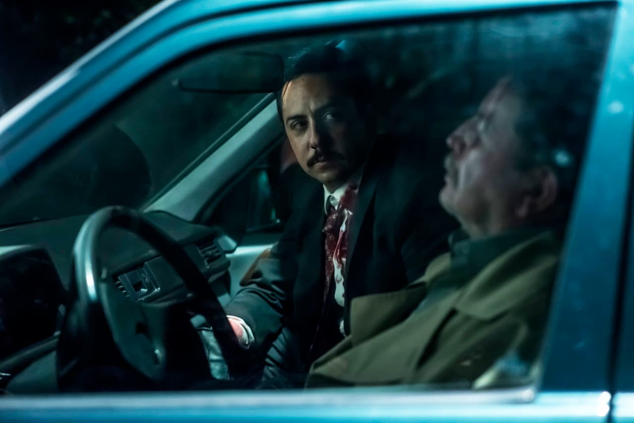 Sin embargo, 
<b><a href="http://www.univision.com/series/el-chapo/el-chapo-don-sol-asesino-al-general-blanco-escena-video">'Don Sol' sobrevivió y aprovechó el momento para asesinar a su mentor</a></b>.