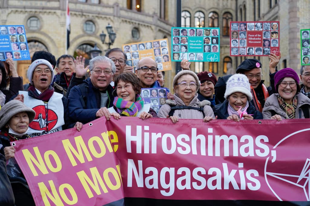Activistas de ICAN en una manifestación contra las armas nucleares en Noruega, en diciembre de 2024.