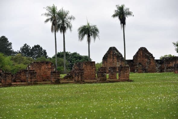 Las ciudades más importantes donde se encuentran reducciones jesuíticas son Paraguari y Parana.