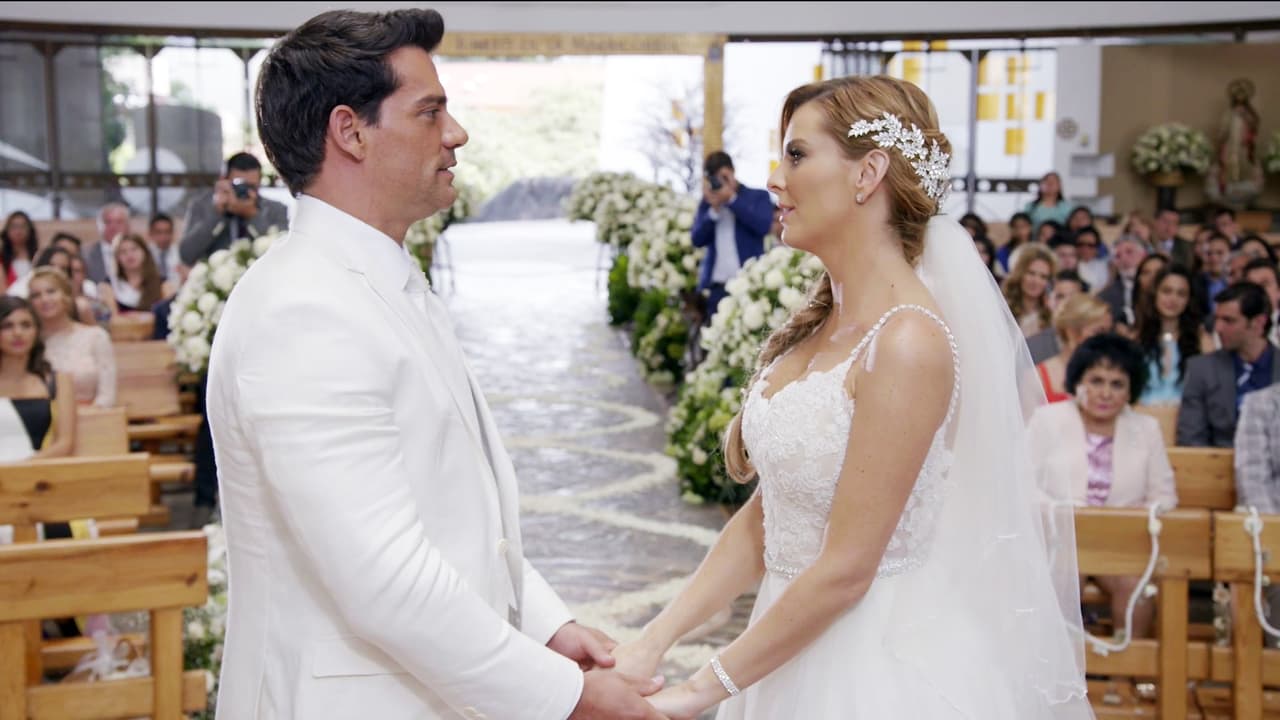 Marjorie de Sousa se unió al elenco para ser otra de las protagonistas, quien finalmente se queda con el amor de 'Ricardo'.