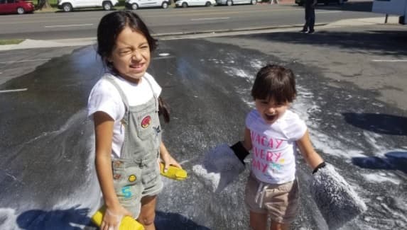 Y el mejor ejemplo que se dio en dicho evento, fue el de los niños, quienes con sus sonrisas y su entusiasmo dieron el toque emotivo a este evento que la familia Rivera organizó.