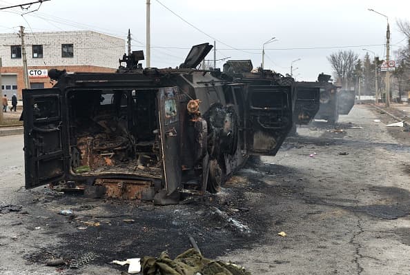 Vehículos de movilidad de infantería rusa GAZ destruidos en Járkov, este lunes.