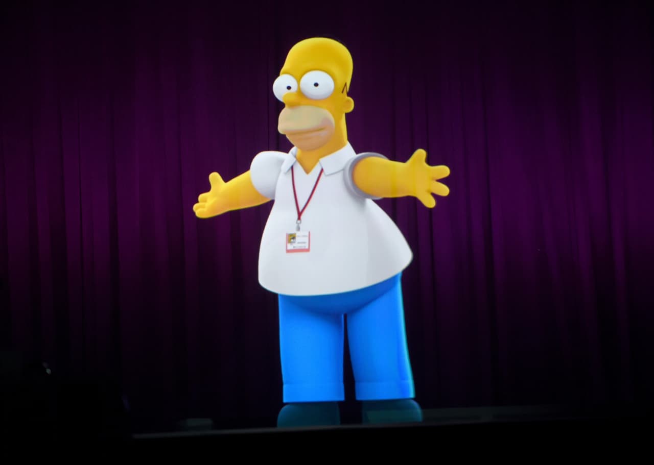 A pesar de estas fallas, ‘And Maggie Makes Three’ es uno de los capítulos favoritos del público, pues muestra el lado sensible de Homero Simpson que pocas veces sale a la luz.
<br>