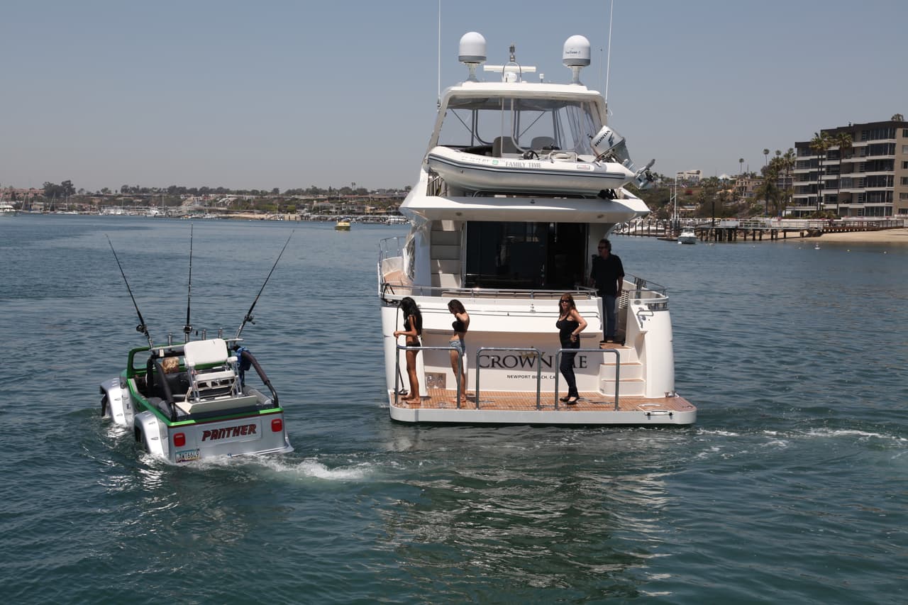 Según el fabricante, desde que comenzaron las ventas del Panther en el 2013, han logrado comercializar más de 100 ejemplares, la gran mayoría con precios que superan los 100,000 dólares.