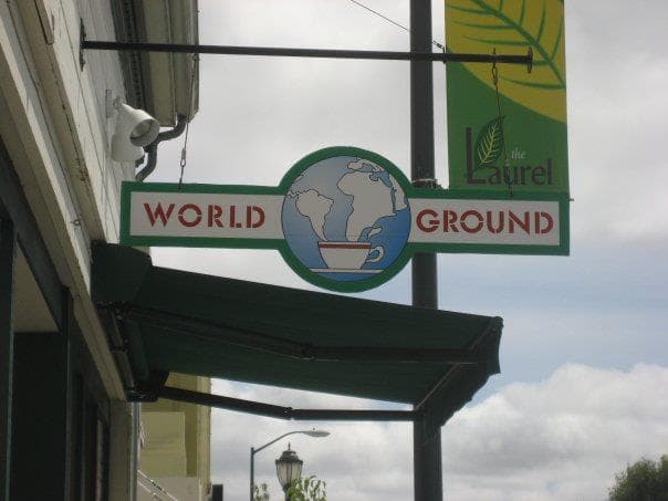 Hombre roba computadoras portátiles a punta de pistola en una cafetería de Oakland 