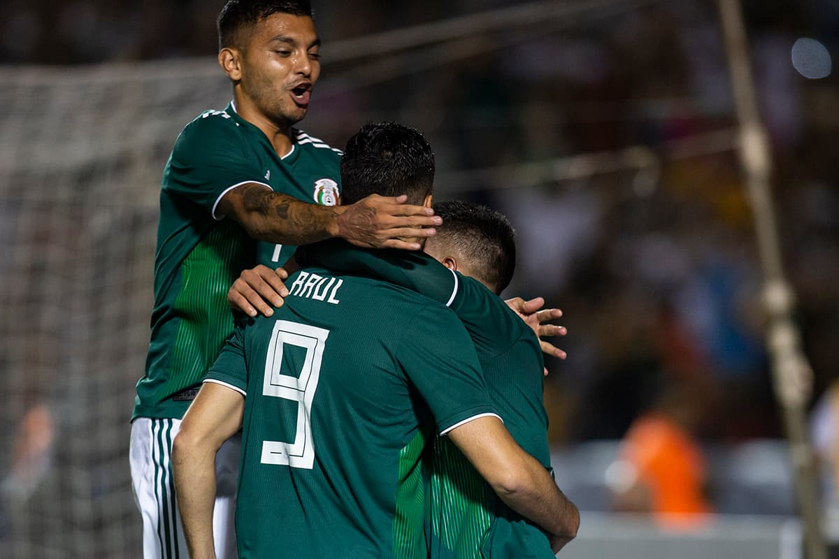 Viniendo de atrás y cortando una cadena de cuatro derrotas seguidas, la Selección Mexicana de Fútbol derrotó 3-2 a Costa Rica en Monterrey en partido amistoso internacional.
