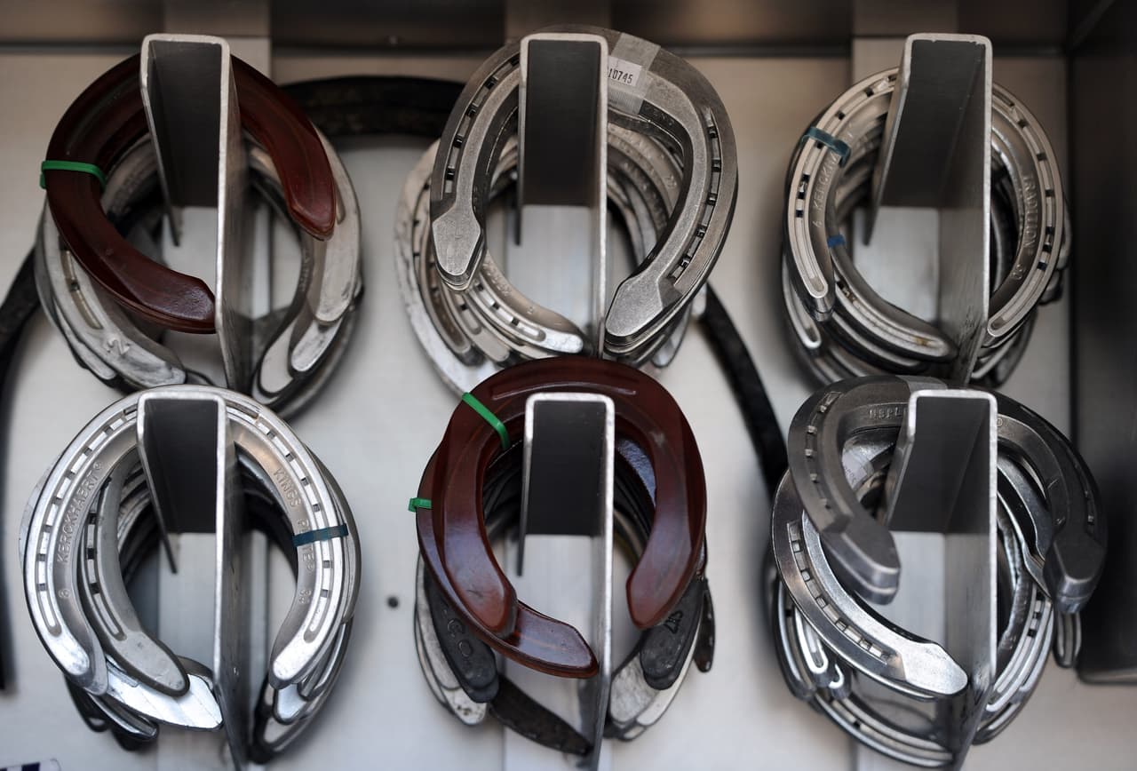 Se piensa que una herradura hacia arriba era suerte y abajo, protección.