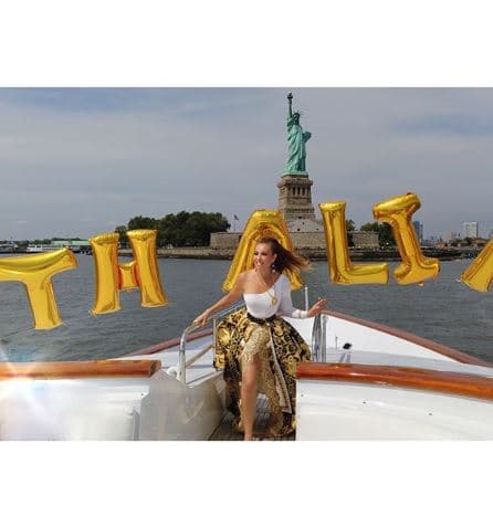 Este domingo Thalía cumplió 47 años de edad y lo celebró por todo lo alto en compañía de su familia.