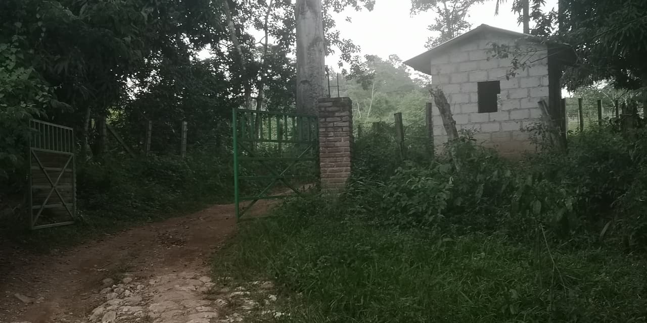 Entre veredas, a varios kilómetros de distancia del pueblo de Quimistan, se ubica la hacienda 'La Vieja', en la que vivía López con su esposa y sus hijos, de acuerdo con un informe del Ministerio Público, sobre la captura de López, el 6 de junio del 2018, al que Univisión tuvo acceso.