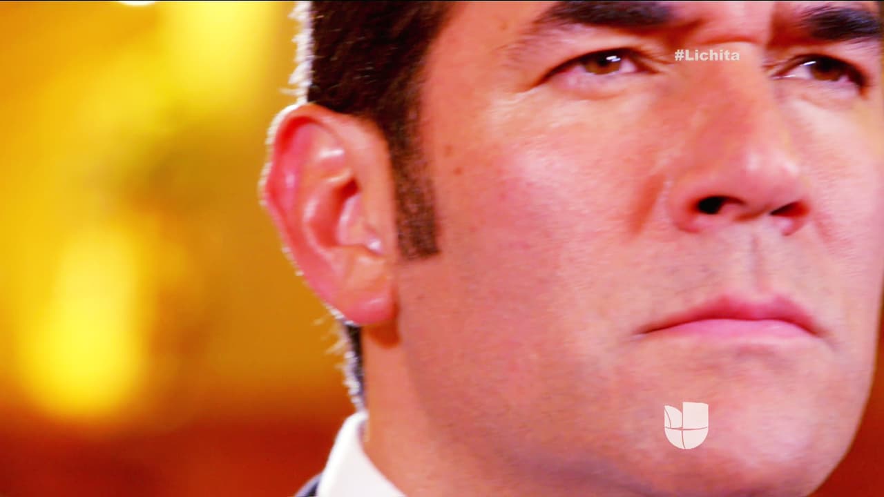 Don Augusto está que no lo calienta ni el sol.