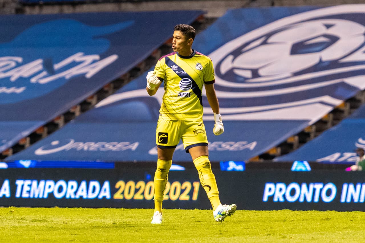 Toluca respondía en la siguiente jugada, pero el cancerbero poblano evitaba el empate.