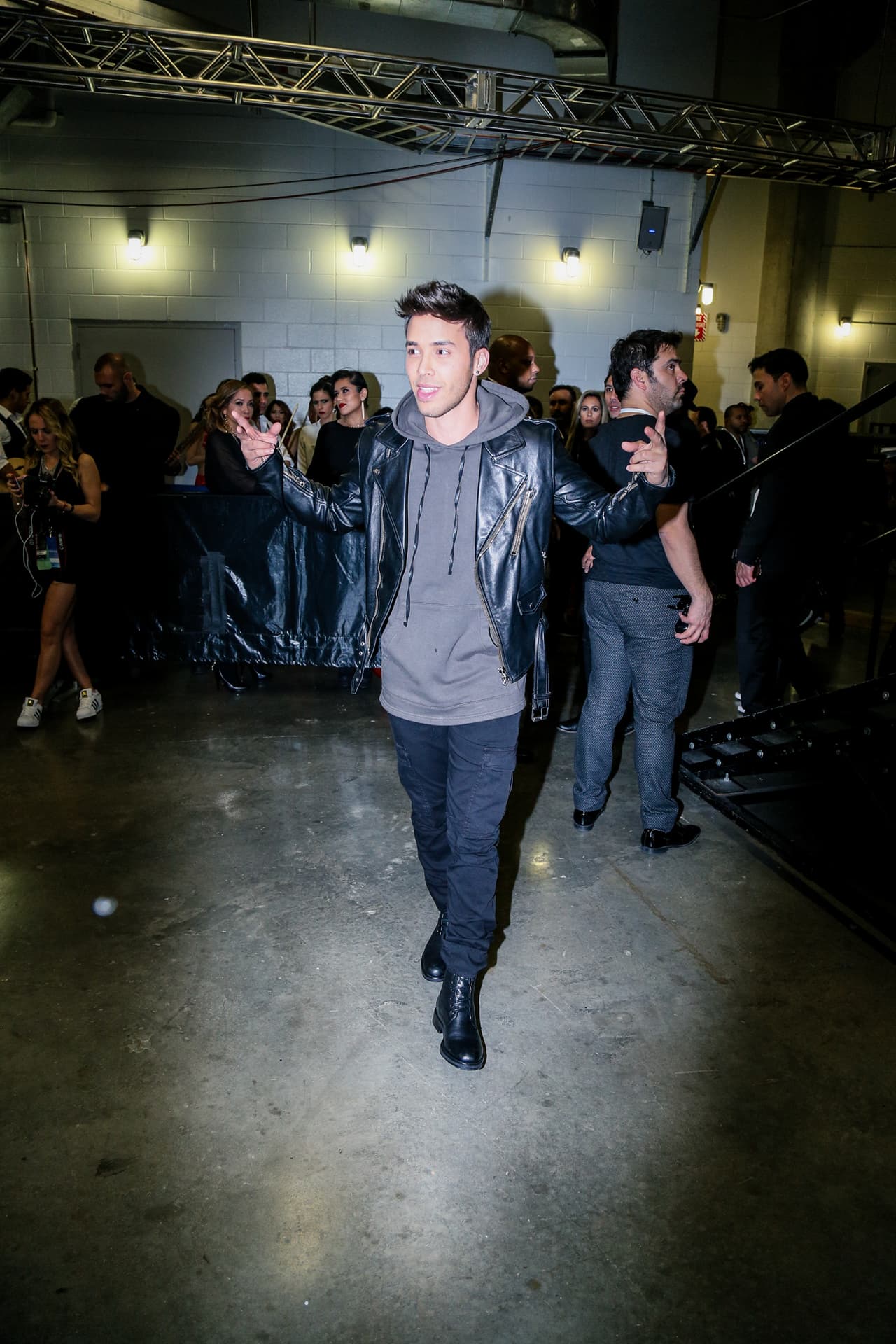 Una cosa fue lo que viste en televisión y otra lo que te perdiste. Pero, relax! Nuestro lente te trae el detrás de cámaras de la esta entrega de Premio Lo Nuestro.