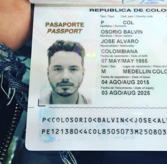 31. Para cerrar con broche de oro te compartimos una curiosidad de J Balvin, su pasaporte, que muy feliz mostró a sus fans en redes sociales.