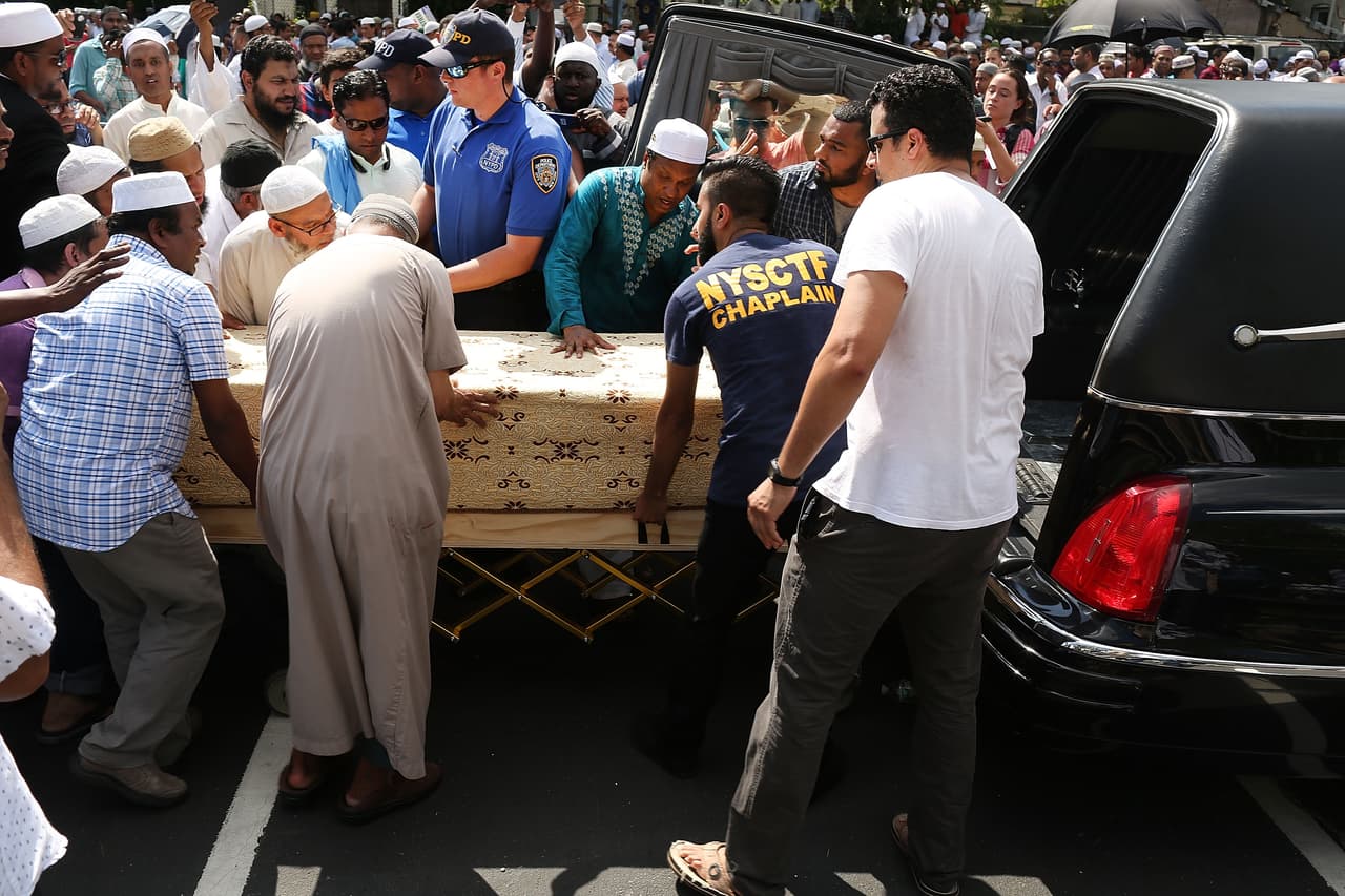 El cuerpo de imán Alkojee será enviado a Bangladesh mientras que Uddin descansará en paz en Long Island.