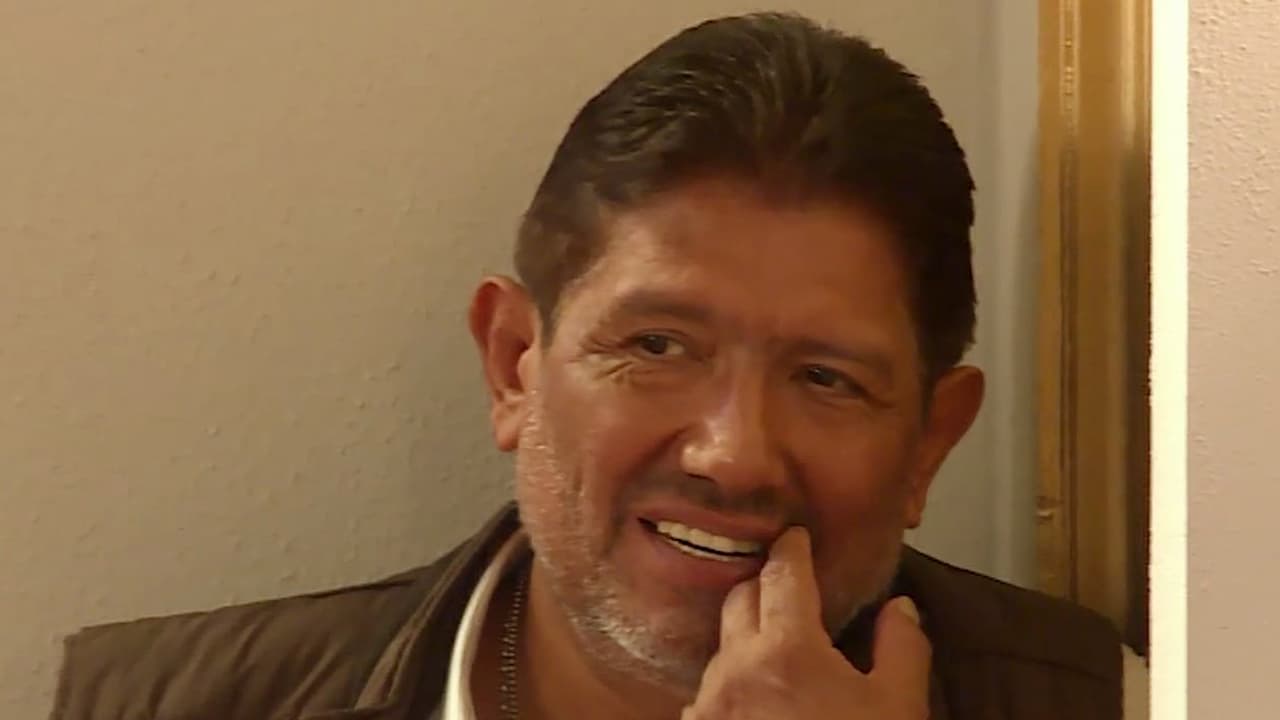 Hace cuatro semanas, las grabaciones de la telenovela se pusieron en pausa. El productor se quedó en casa y siguió el tratamiento indicado. Posteriormente, se dio a conocer que había presentado problemas para respirar, por lo que requirió un tanque de oxígeno.