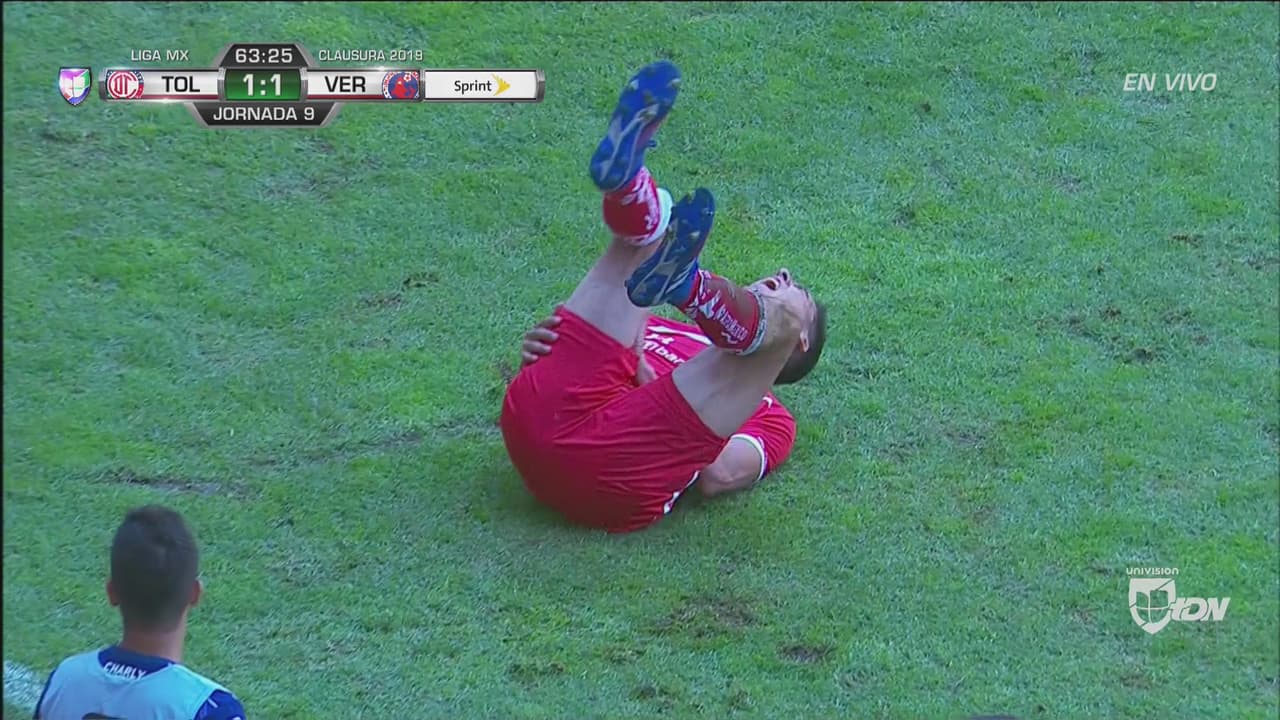 ¿No era roja?  Kazim Richards le dejó un 'recuerdito' a Mora de Toluca