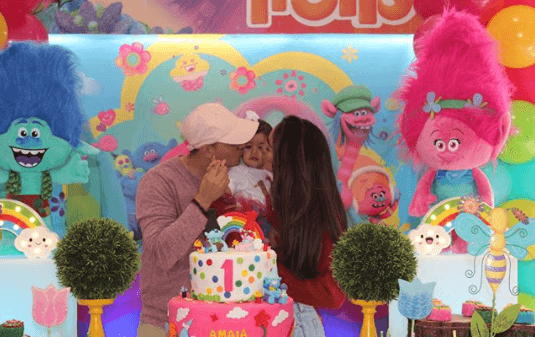 Amaia Rose nació el 8 de febrero de 2017 y sus papás prepararon este festejo que resultó muy divertido.