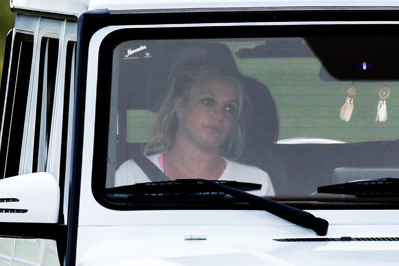 "
<b><a href="https://pagesix.com/2019/04/03/britney-spears-checks-into-mental-health-facility-amid-dads-illness/">No ha estado tomando alcohol, ni drogas, ni nada</a></b>, solo tiene algunos conflictos emocionales", dijo a Page Six una fuente cercana a la familia Spears, a principios de abril.