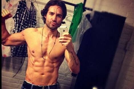 Y con ese abdomen de acero deja soñando a todas sus fans.