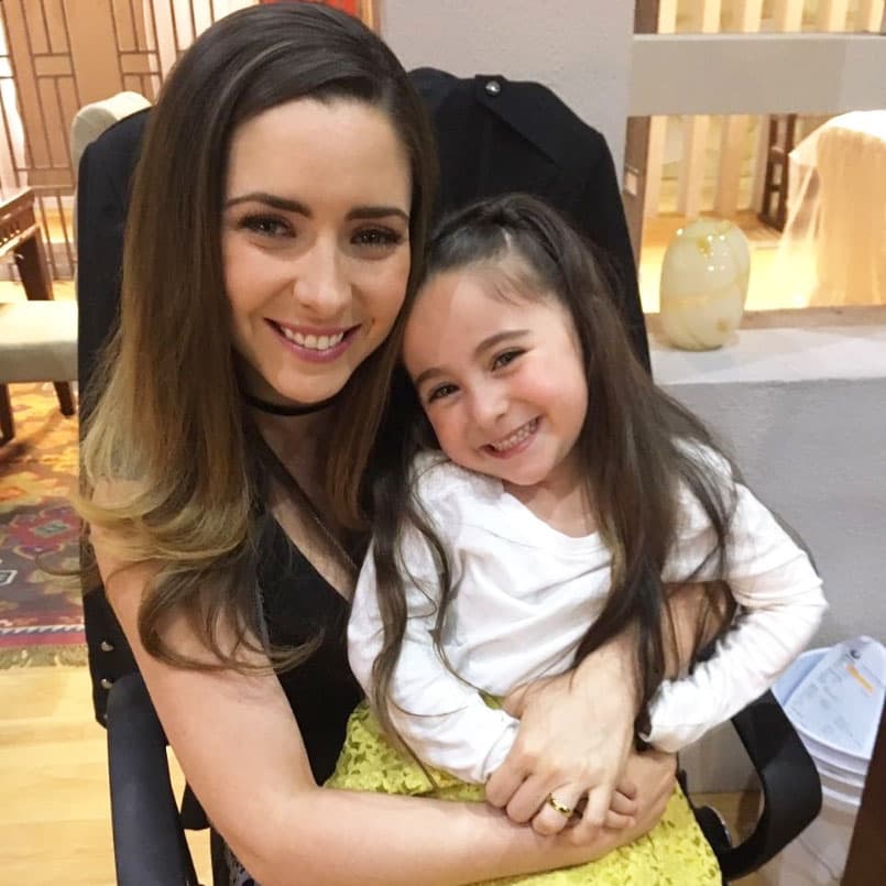 Se nota que se creó una gran conexión entre las dos actrices, pues las escenas de madre e hija entre
<b><a href="http://www.univision.com/novelas/la-doble-vida-de-estela-carrillo/ariadne-diaz-es-estela-carrillo-en-la-doble-vida-de-estela-carrillo">'Estela'</a></b> y
<b>'Palomita'</b> parecen reales.