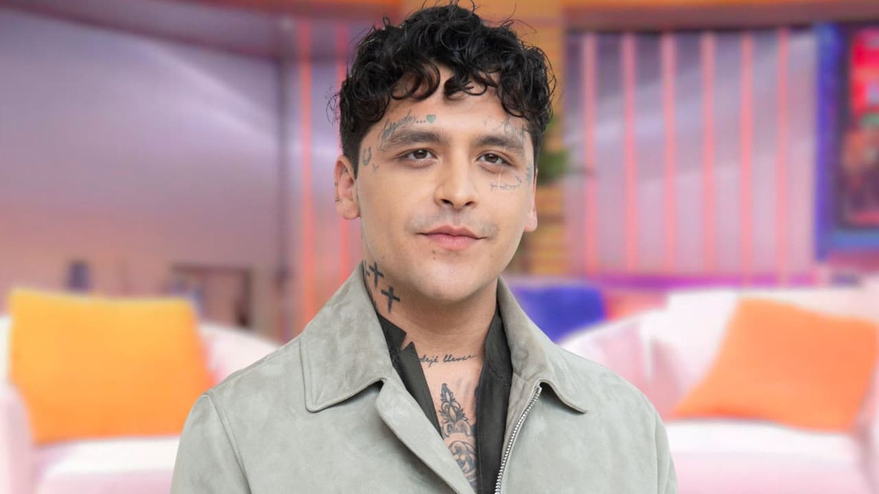 Christian Nodal tiene un emotivo reencuentro con su familia