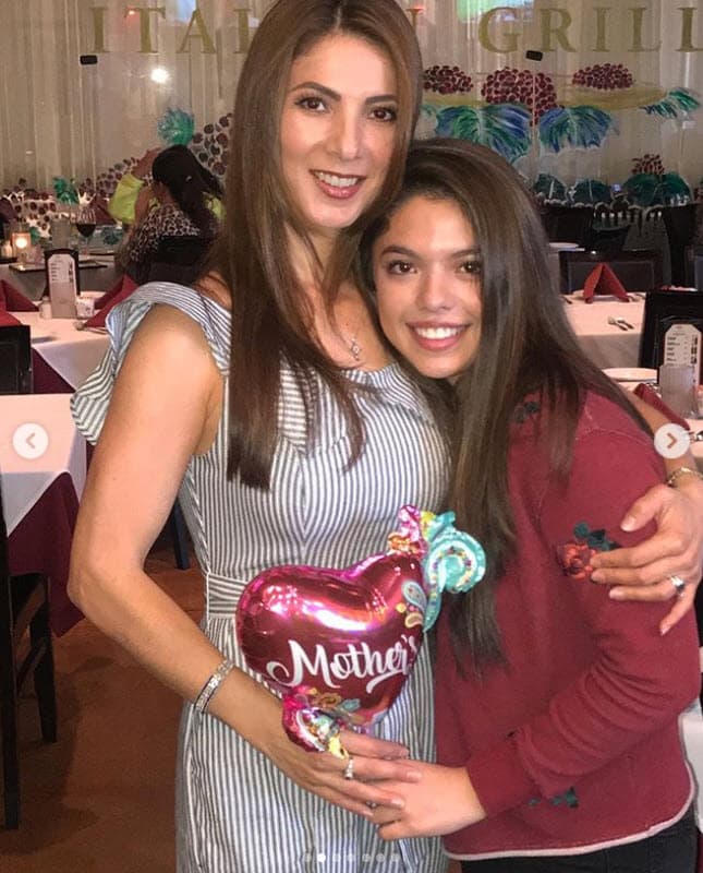 Sara Priscila es la primogénita de la pareja de cantantes. Nació el 22 de septiembre de 2002.