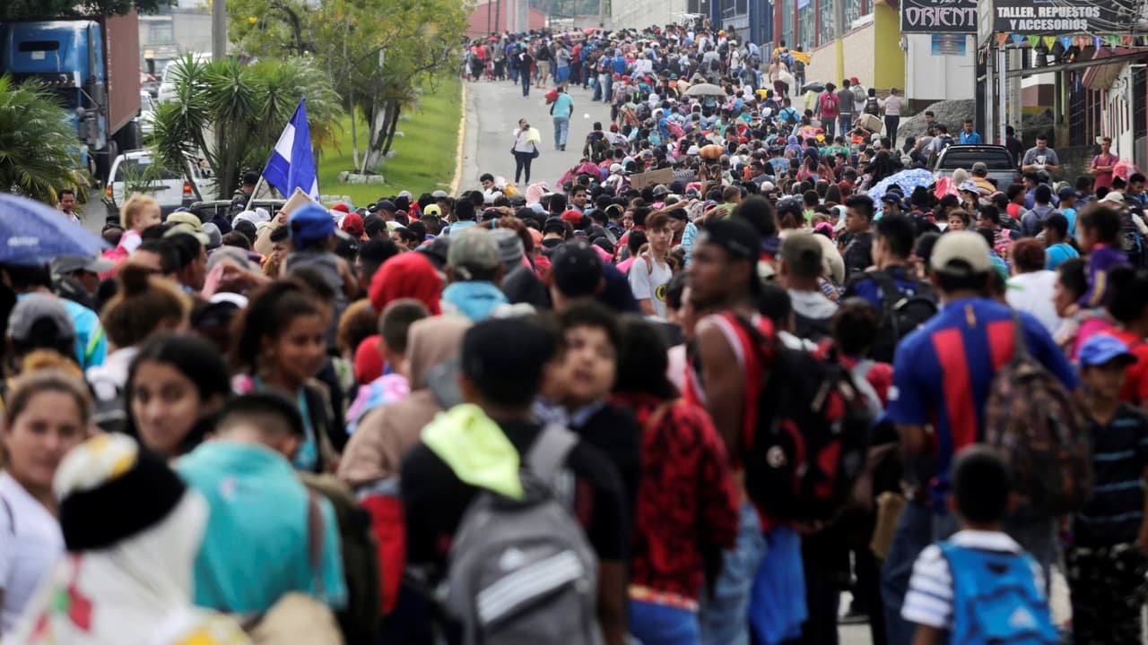 Temen manipulación política en caravana de migrantes hondureños a Guatemala y EEUU
