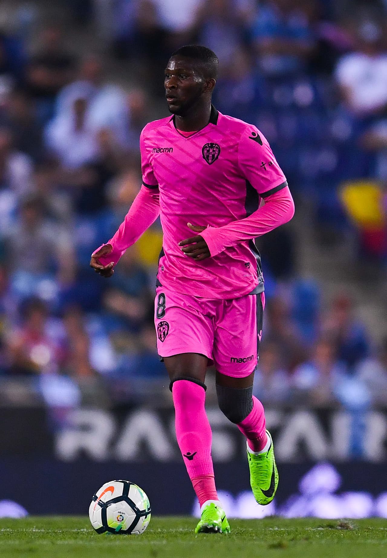 13. Jefferson Lerma (Levante): aunque se perdió algunos partidos por lesión, el colombiano se ha convertido en el pilar del equipo Granota en esta temporada. Tiene gran capacidad para jugar a la defensiva y también de poder sacar al equipo desde atrás.