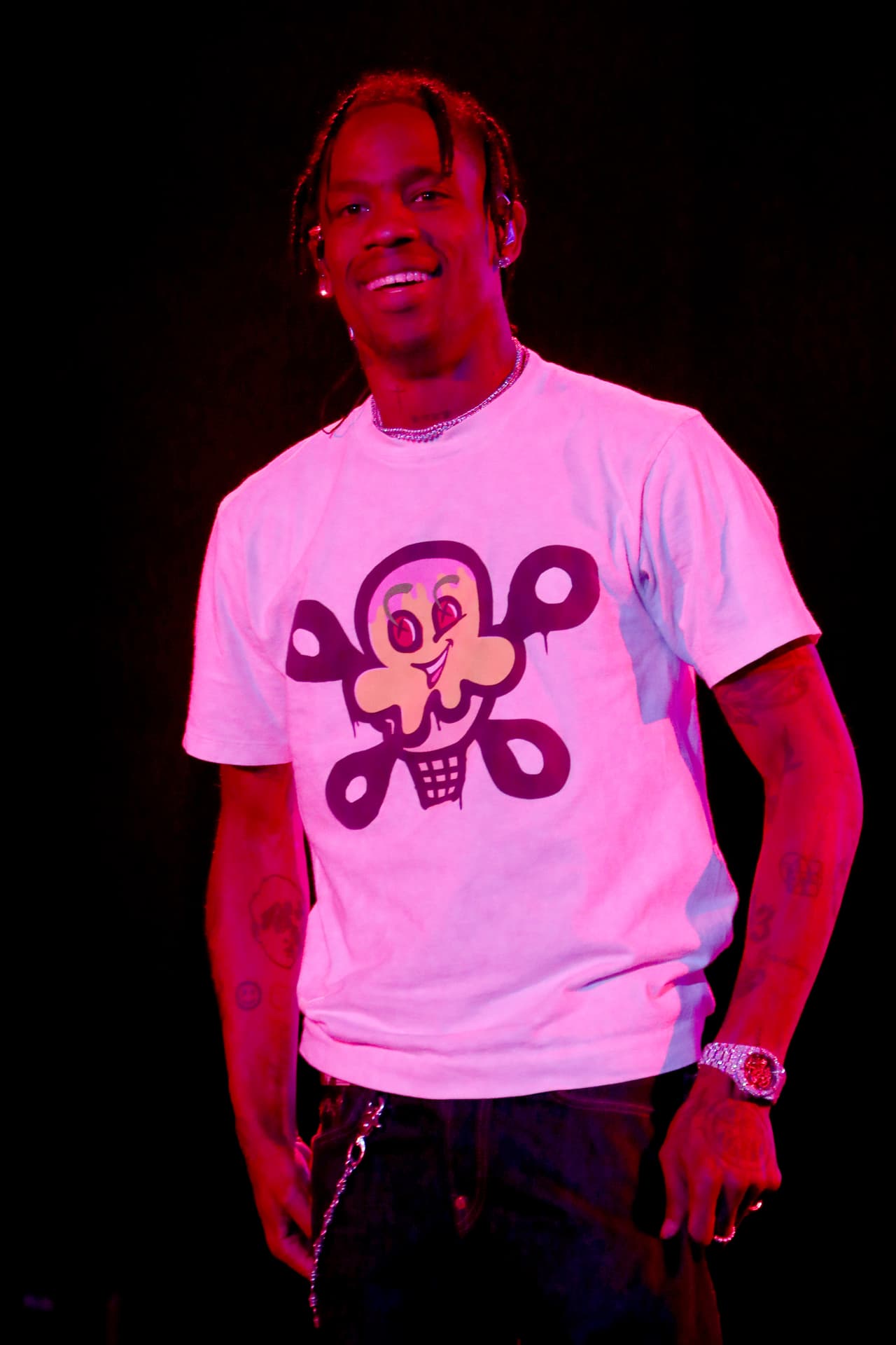 El rapero publicó el domingo en su cuenta de 
<b><a target="_blank" href="https://www.instagram.com/p/B4-4BL6JWtt/">Instagram</a></b> cinco fotografías de su hija en las que aparece peinada con las 
<b>trenzas de caja</b> que lo caracterizan.